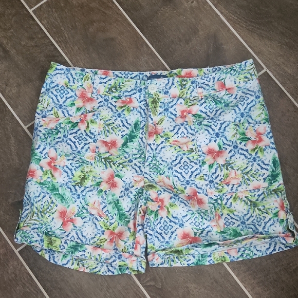 Caribbean Joe Pants - Womens Caribbean Joe Blue and Green Bermuda Shorts Vibrant Floral Design Size 12